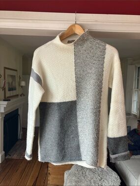 Cyrus Cream and Gray Textured Colorblock Turtleneck Sweater